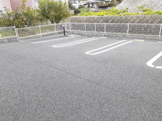 【常陸太田市宮本町のアパートの駐車場】