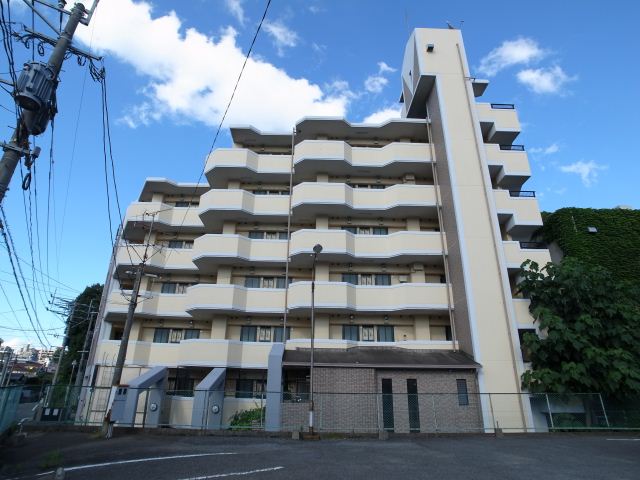 【福岡市南区平和のマンションの建物外観】