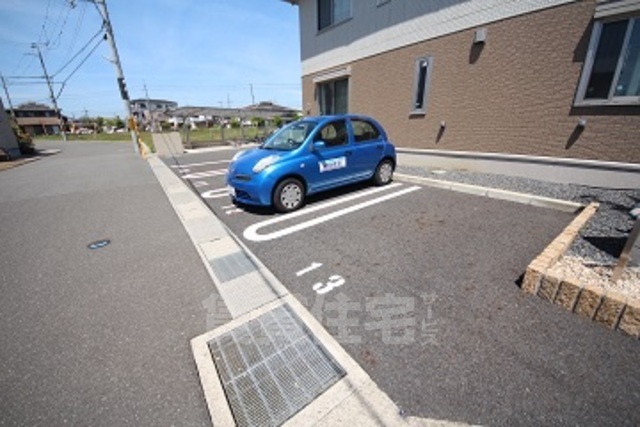 【相楽郡精華町狛田のアパートの駐車場】