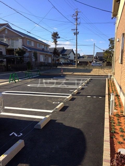 【常滑市西之口のアパートの駐車場】