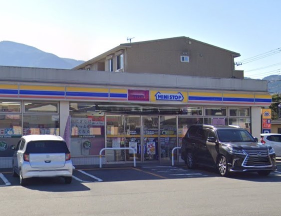コンビニ　ミニストップ御殿場新橋店（コンビニ）まで260m