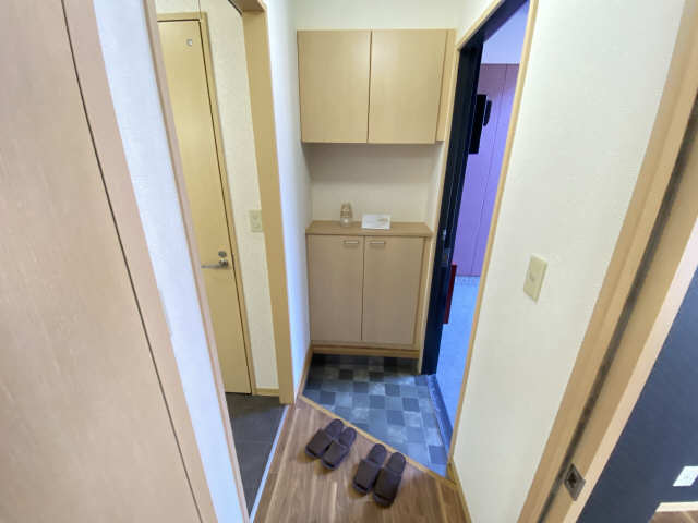 その他設備　上下２段の下駄箱をご用意　中段は鍵置場などのご利用にどうぞ