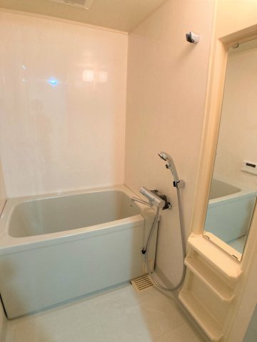 バス・シャワールーム　別部屋反転間取りのお写真となります