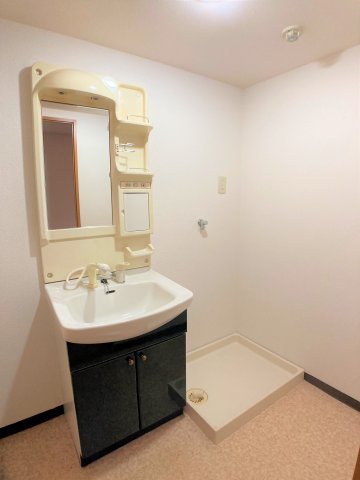 洗面設備　別部屋反転間取りのお写真となります