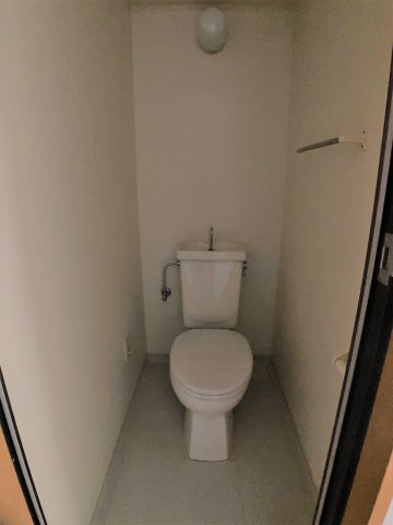 トイレ　別部屋反転間取りのお写真となります