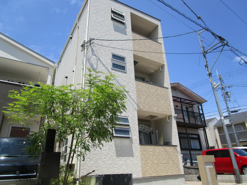 REGALEST山科駅南の建物外観