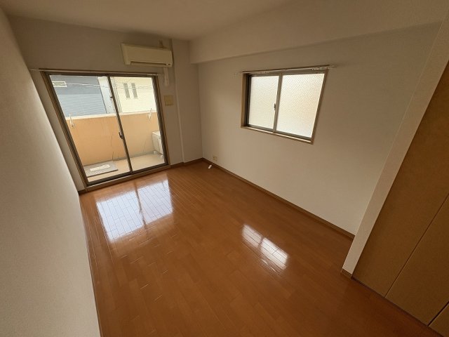 その他部屋・スペース　開放的な寝室です