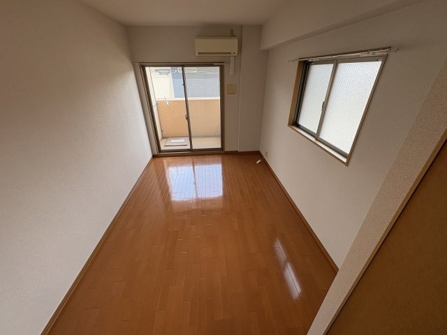 居室・リビング　こちらの居間で趣味の時間をお楽しみください