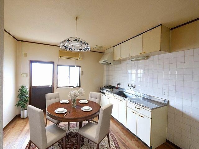 居室・リビング　CGで家具等を配置したもので家具等は含まれません