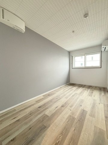 居室・リビング　防音室は防音床、防音壁、防音天井となっており、まさに楽器を演