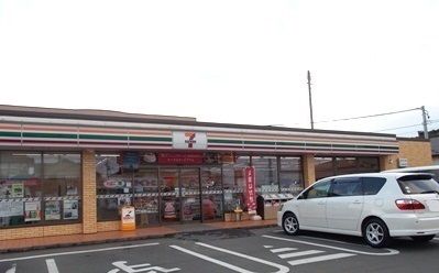 コンビニ　セブンイレブン水沢中学校前店（コンビニ）まで700m
