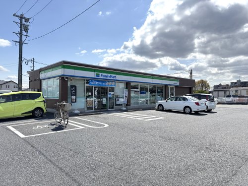 コンビニ　ファミリーマート 関田店（コンビニ）まで494m