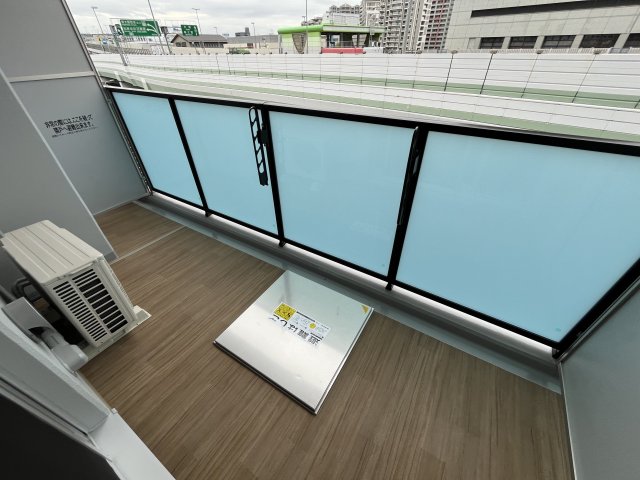 バルコニー　バルコニーからの眺めを楽しみながら食事をしませんか