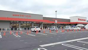 スーパー　（株）マルナカ（スーパー）まで334m