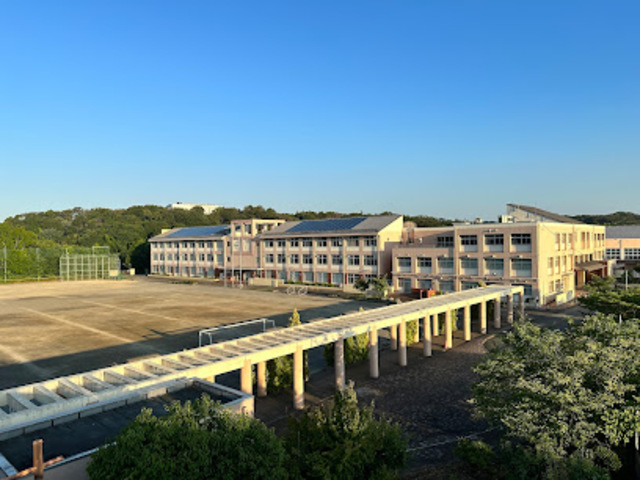 中学校　八王子市立鑓水中学校（中学校）まで1061m