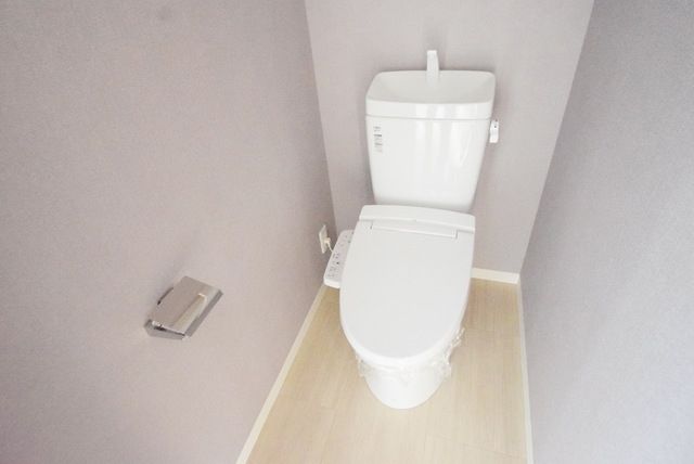 トイレ　★うれしいウォシュレット付き★