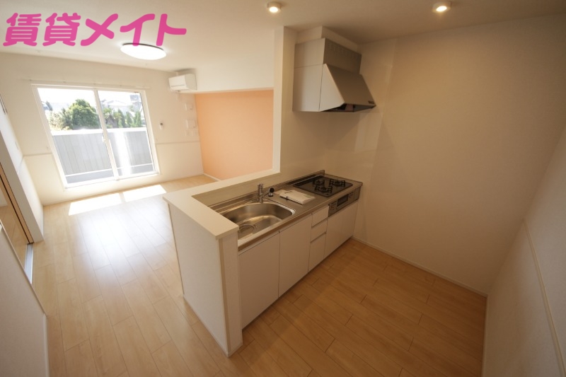 キッチン　別部屋同型反転タイプ