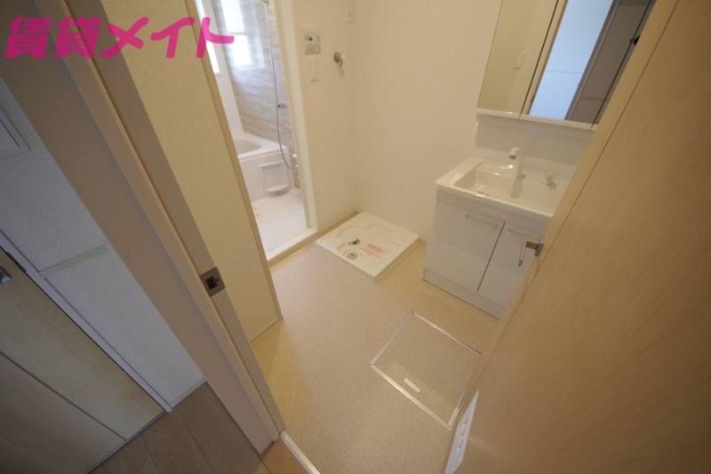 洗面設備　別部屋同型反転タイプ