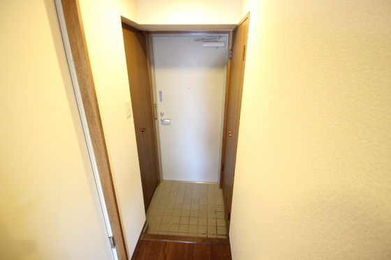玄関　※別部屋の写真です