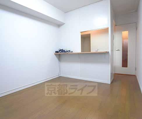 居室・リビング　広々としたダイニングキッチンです。