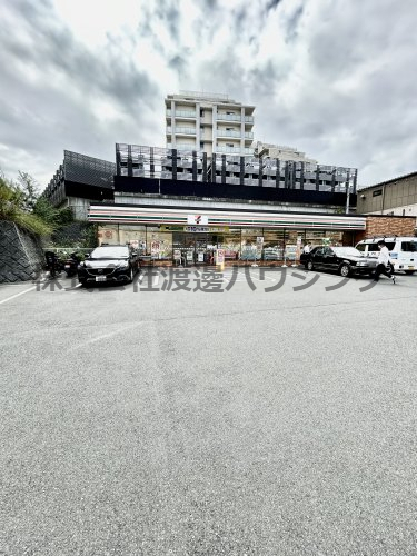 コンビニ　セブンイレブン吹田千里山西６丁目店（コンビニ）まで817m
