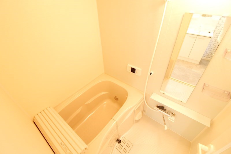 バス・シャワールーム　追い炊き可能バス