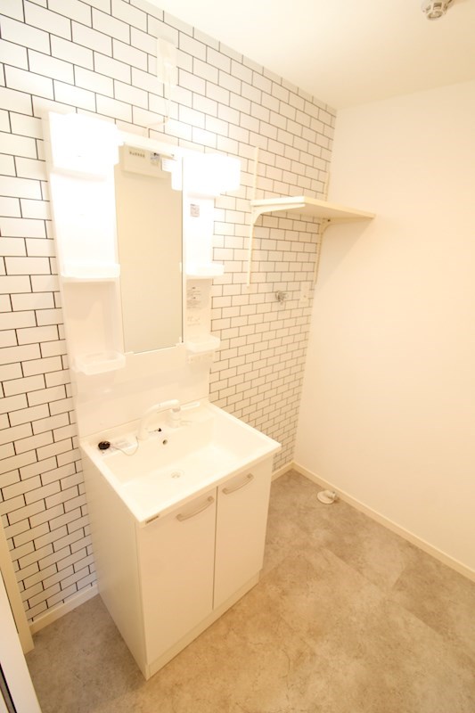 洗面設備　洗面脱衣場にシャンプードレッサー完備