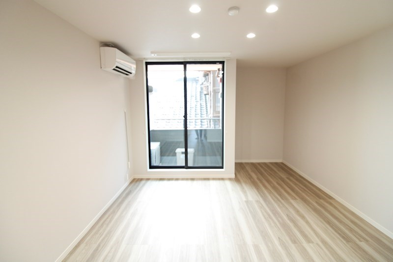 居室・リビング　陽あたりの良い明るいリビング