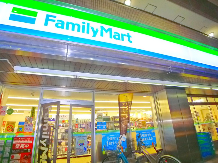 コンビニ　ファミリーマート（コンビニ）まで200m