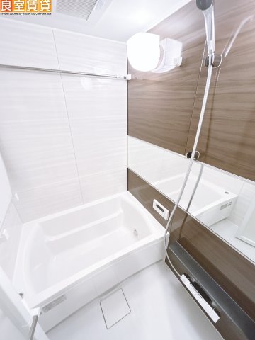 バス・シャワールーム　浴室乾燥機・追い焚き機能付き