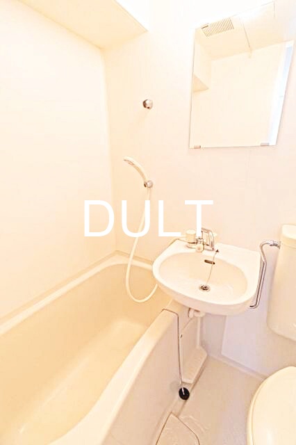 バス・シャワールーム　バスルームです。