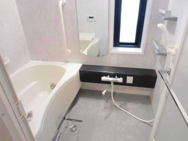 バス・シャワールーム　ご家族や長時間入浴に便利な追い炊き機能付きです♪