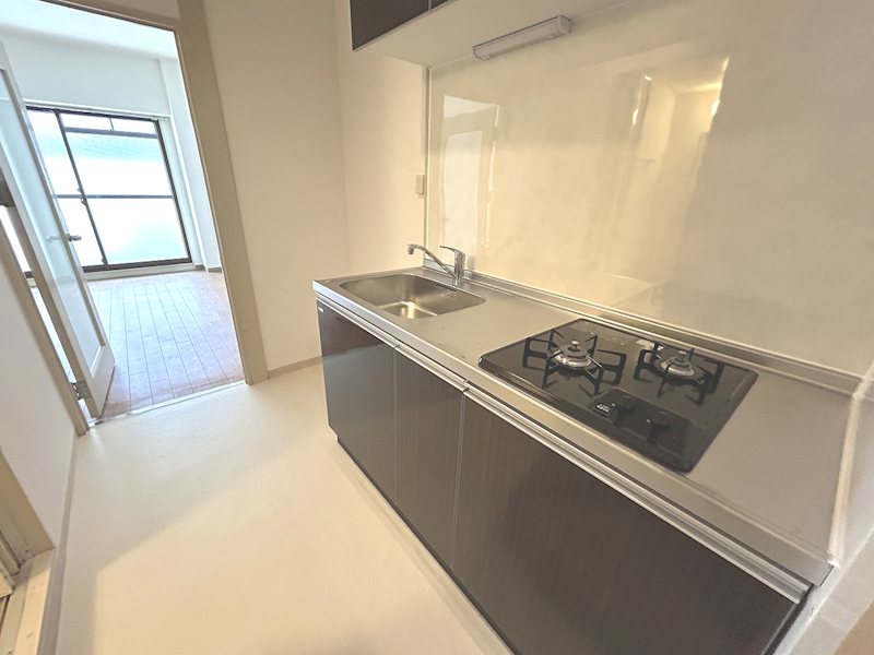 キッチン　同物件別部屋。システムキッチンへ変更予定