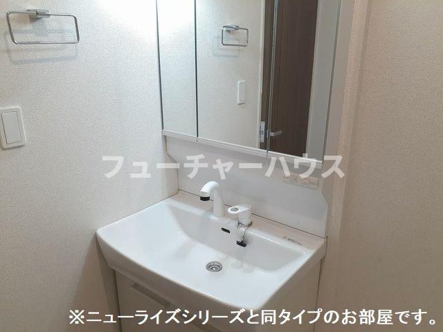 洗面設備　コンパクトで使いやすい洗面所