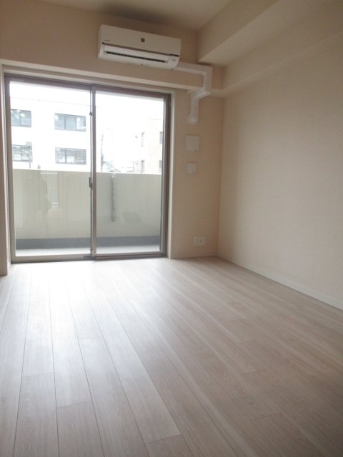 居室・リビング　コンパクトで使いやすい洋室です