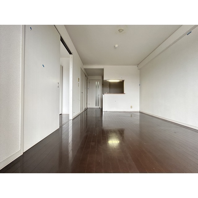 居室・リビング　同棟別部屋写真