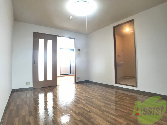 居室・リビング　明るい光が差し込む素敵なお部屋ですね～。