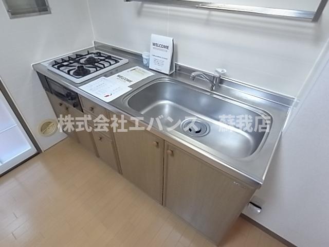 キッチン　コンパクトなキッチンで掃除もラクラク