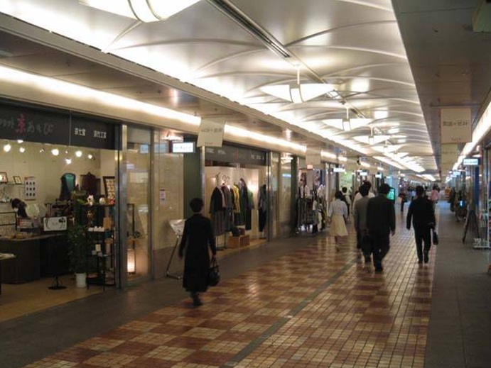 ショッピングセンター　ゼスト御池地下街（ショッピングセンター）まで331m