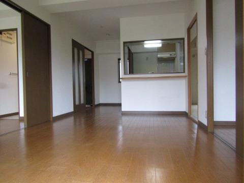 居室・リビング　室内