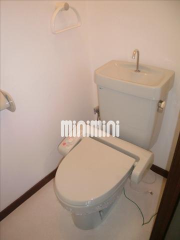 トイレ　温水洗浄便座完備です