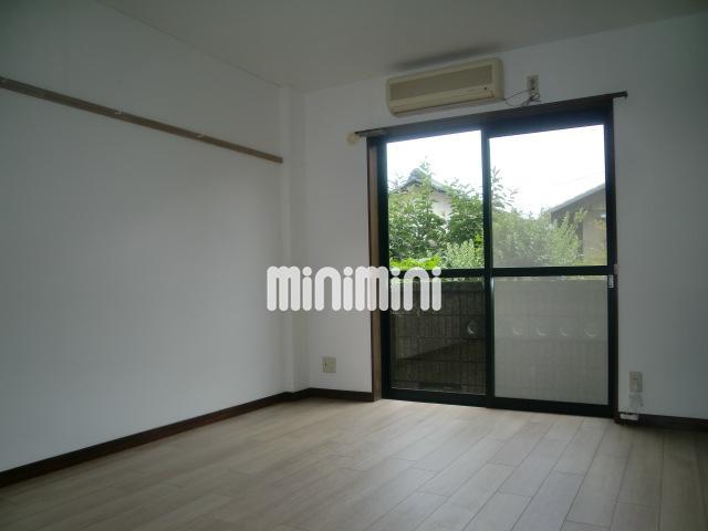 居室・リビング　エアコン付きで快適です