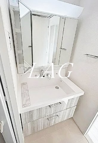 洗面設備　独立洗面台になります。