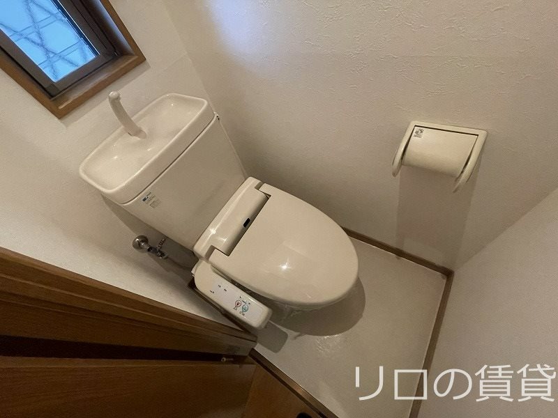 トイレ　別号室