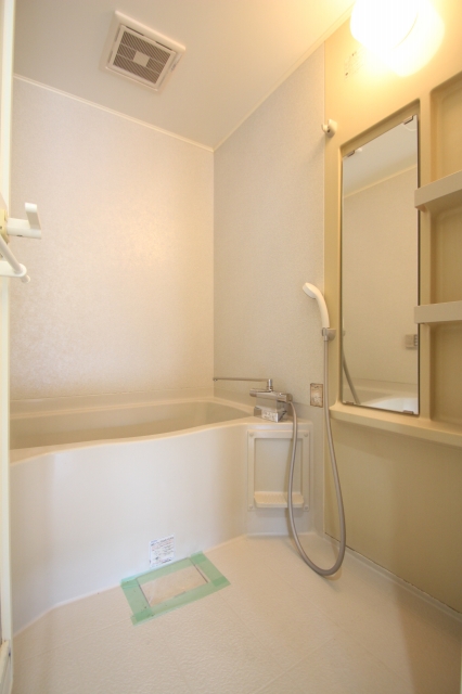 バス・シャワールーム　同物件、別号室のものです。