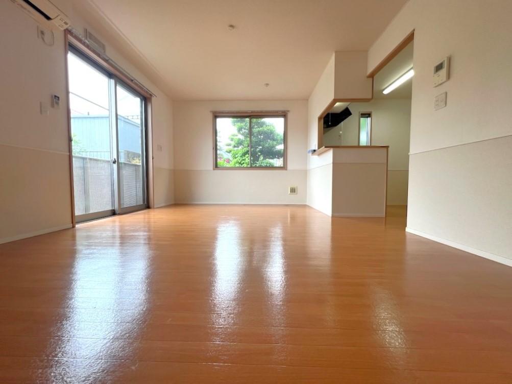 居室・リビング　※101号室の画像です