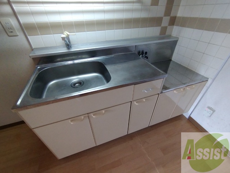 キッチン　こちらはキッチン。調理スペースもあり使いやすそうです。