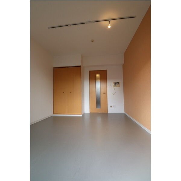 居室・リビング　エアコン付きで快適に過ごせます♪