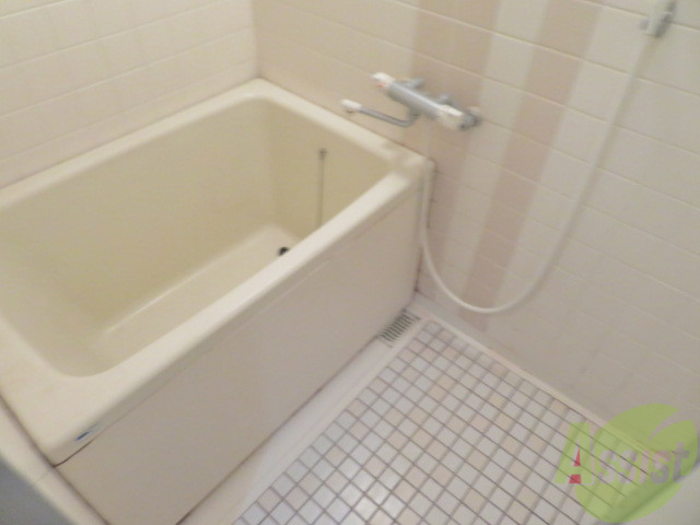 バス・シャワールーム　バスルームはこちらです。広々としてゆったり休めます。