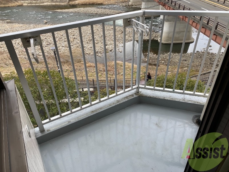 バルコニー　洗濯物を干すスペースが確保されていました。